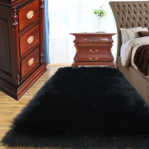 ABWXN Faux Lammfell Schaffell Teppich 60 x 90 cm kunstfell Lammfellimitat Teppich,Imitation Wool Bedside Rug for Chair Sofa Bedroom - Schwarz Cover