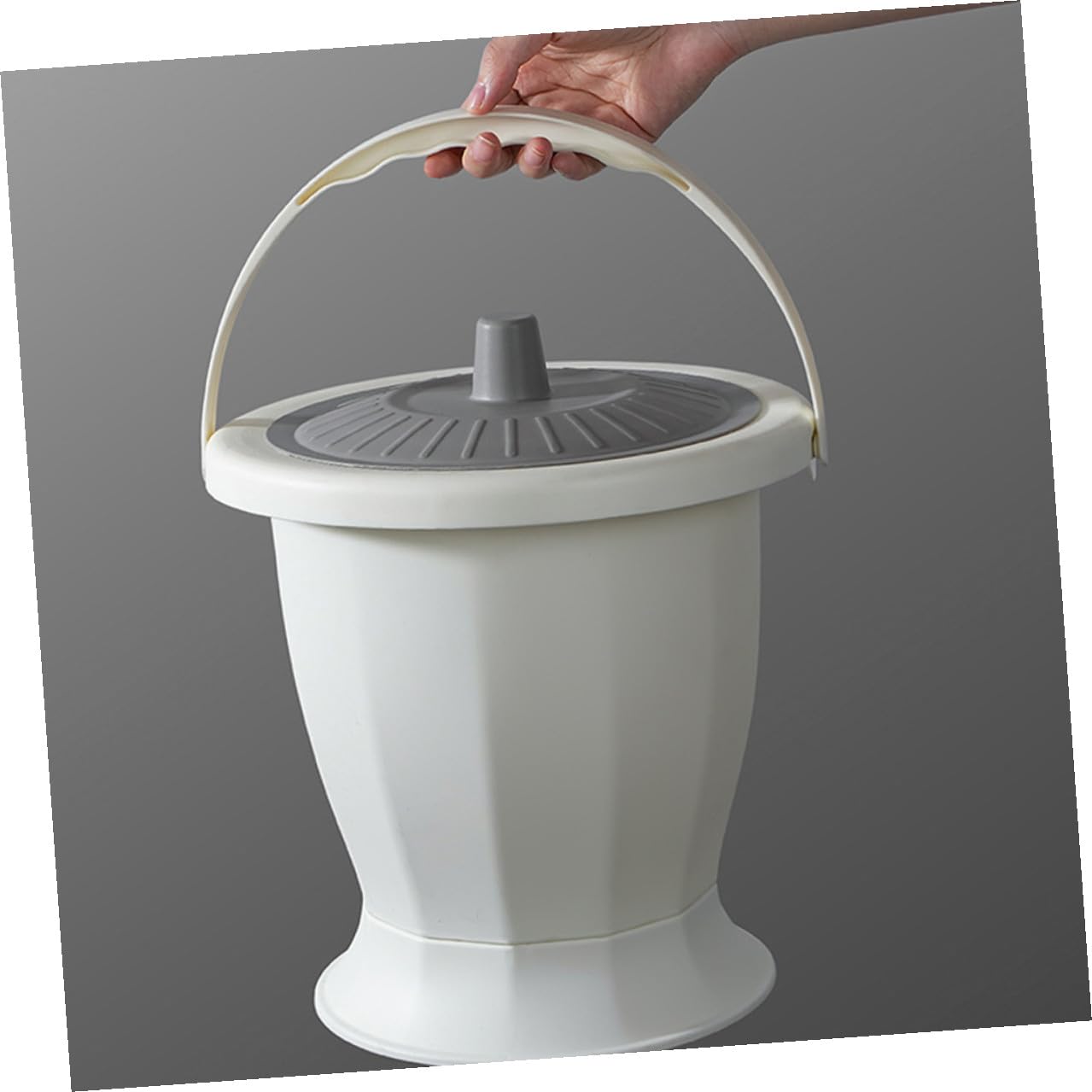 Vaso da Camera Portatile per Adulti in Plastica Coperchio 1 Pezzo | Casa e'Aperto, Riduce le Perdite, Superficie Antimacchia, Adatto a Anziani e Disabili