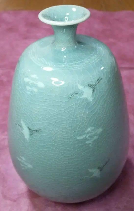 ≪韓国 人間国宝≫【柳海剛(柳根瀅)】『高麗青磁 菊・雲鶴・立鶴文様 大型 面取 花瓶』在銘 高さ約４０.５cm 桐共箱 真作保証 梅瓶 壷 花入 韓国人間文化財 柳海剛 柳根瀅作 共 柳海剛（柳根瀅）作 象嵌雲鶴