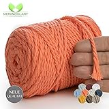 HALTEN SIE IHREN HANDWERKSRAUM SAUBER & VERMEIDEN SIE ABFALL. MeriWoolArt 4mm Makrameegarn ist auf eine stabile und feste Spule gerollt, um ultimativen Komfort zu bieten. Nutzen Sie nur so viel Makrameeschnur wie Sie benötigen, um Knäuel und Verknoten zu vermeiden. Es ist einfach, Ihre Kordeln ordentlich zu halten und Abfall zu begrenzen.