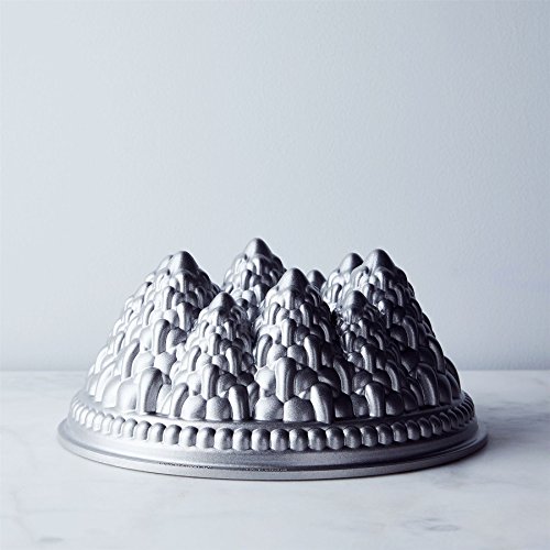 Foto von Nordic Ware 89737 - Backform, Kuchenform - Weihnachtsbackform - Tannenbäume, Winterwald - Aluminiumguss, 2,2l