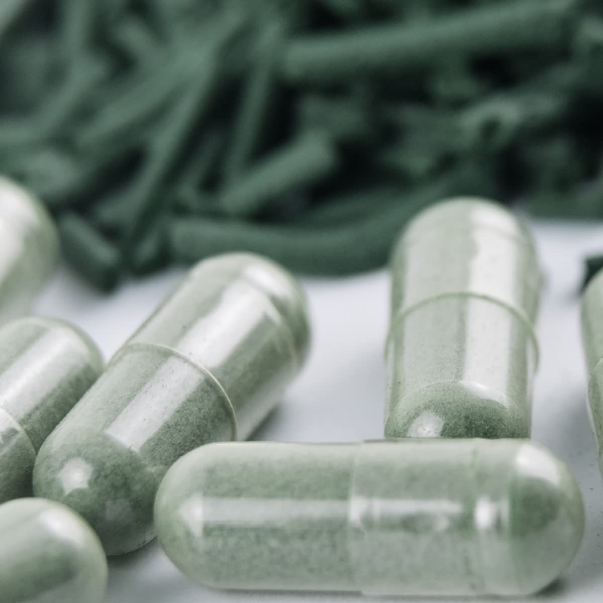 Integratore alimentare con spirulina biologica, coltivata in Italia. Confezione da 100 capsule.