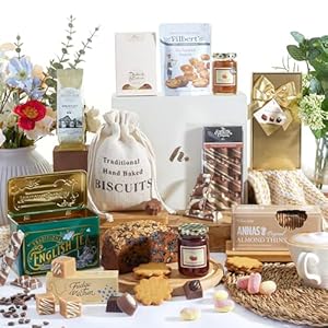 Traditional Treats Gift Hamper | Premium Chocolate, Biscuits, Cake, Coffee, Tea & Fudge | Gourmet Food Hamper for Men & Women | Luxury Gift for Birthdays, Thank Yous & Father’s Day