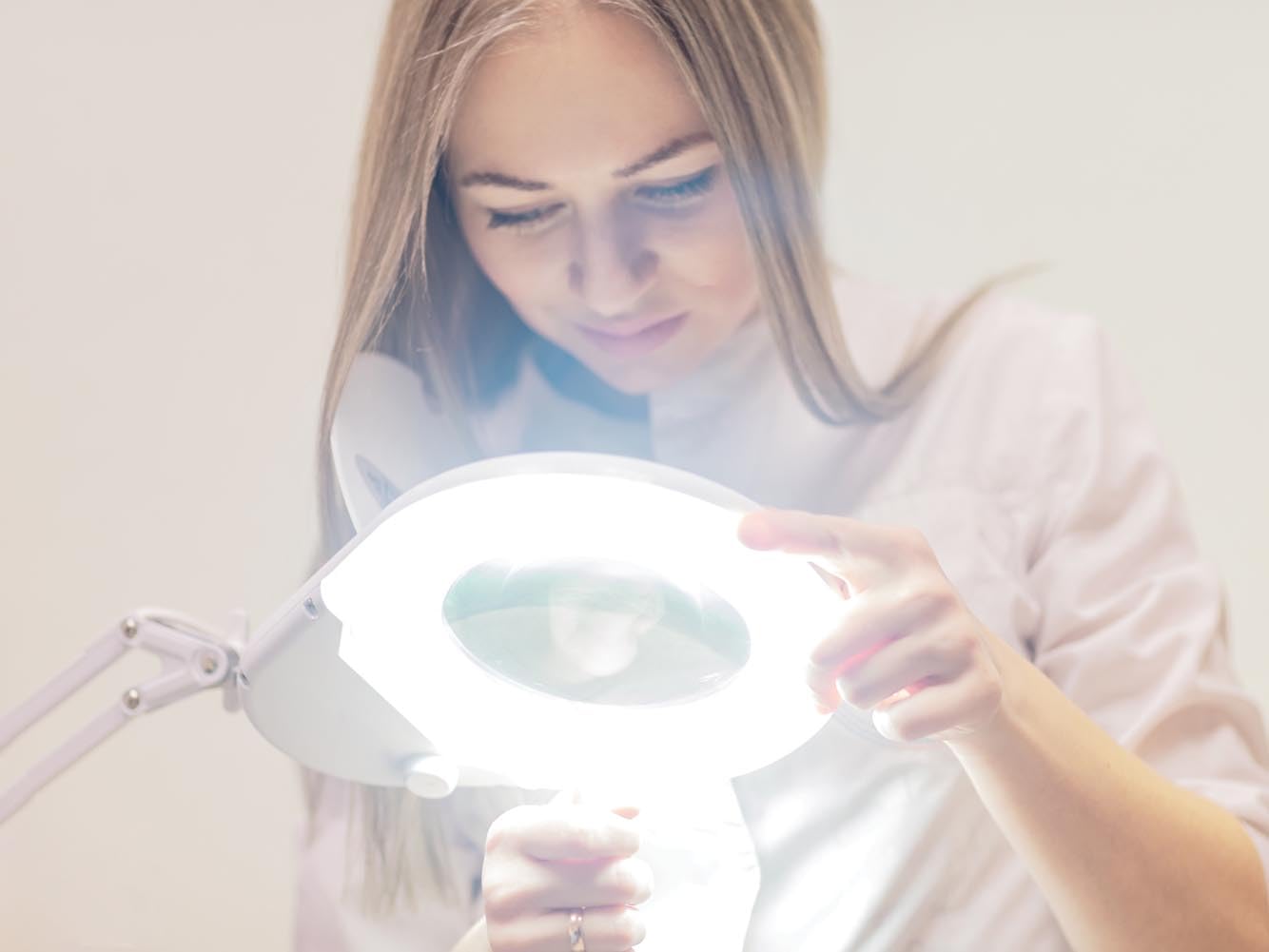 Velleman Lampa zastępcza 9 W 2G7, chłodna biel >6400 K, 510 lumenów, energooszczędna, bez migotania, kompatybilna z lampą powiększającą VTLAMP3WN, idealna do prac precyzyjnych, opieki zdrowotnej,