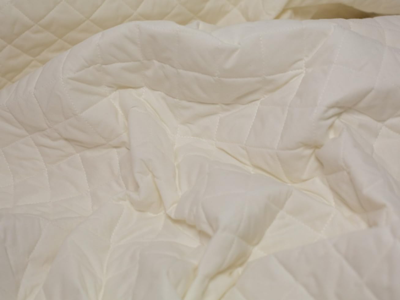 Minerva Crafts Quilted Polycotton Fabric Cream - per metre