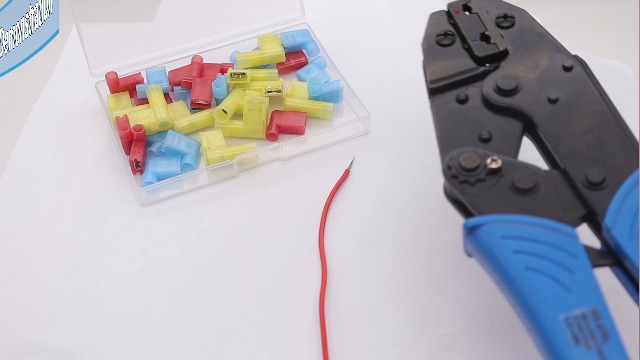 smseace 81pcs Right Angle Spade Connectors with Flag