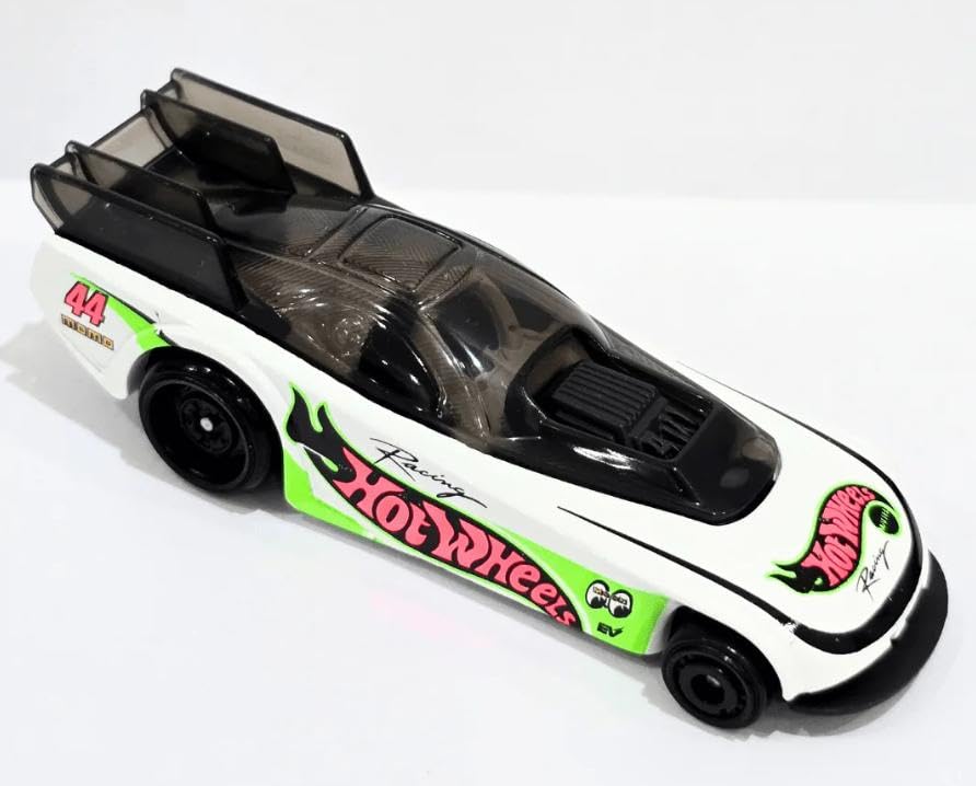 Image of hw Die-Cast 1:64 for Ages 3 and up (Supercharged | HW EV)