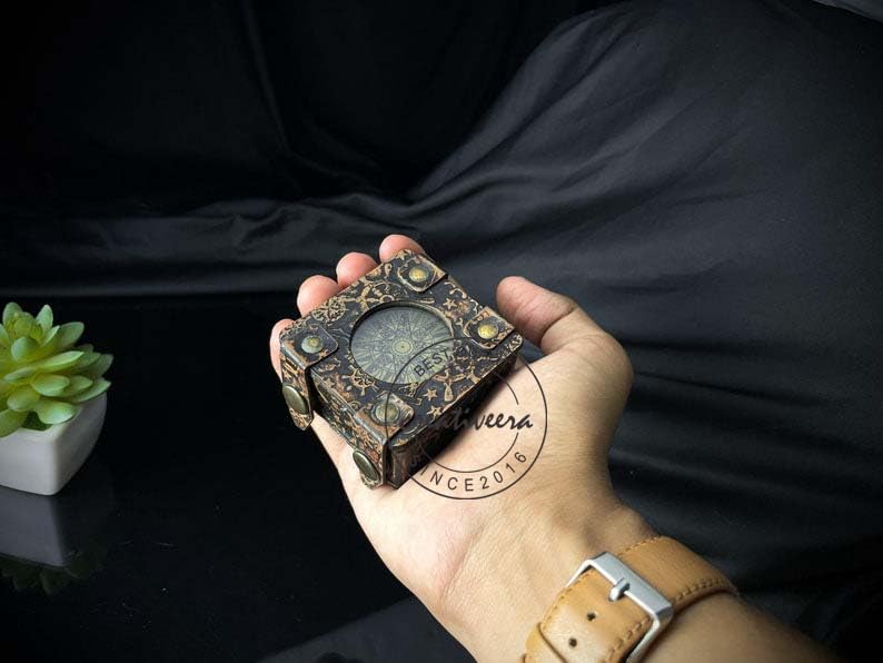 Brújula de trabajo en latón | Brújula de bolsillo grabada con estuche de cuero, regalo para ser querido, regalo para él, regalo de cumpleaños, regalo para padre miniatura 2