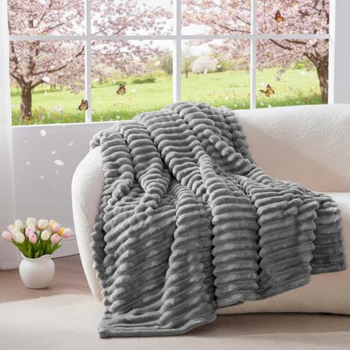 BEDELITE Kuscheldecke Flauschig Decke 150x200 - weiche XL Flanell Decken Grau für Couch, Deko Streifen Cord Fleecedecke als Couch Überwurf für Wohnzimmer, Twin Blanket Wide Use