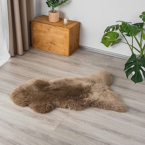 Decorating Sheepskins - Pelliccia di pecora |