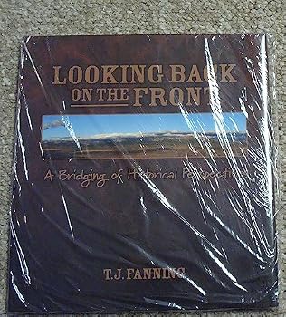 Hardcover Looking Back on the Front: A Bridging of Historical Perspectives Book