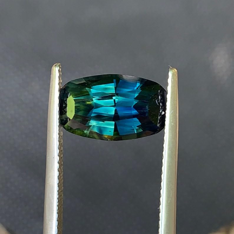 Saphir vert naturel coussin pour concevoir votre bague de fiançailles