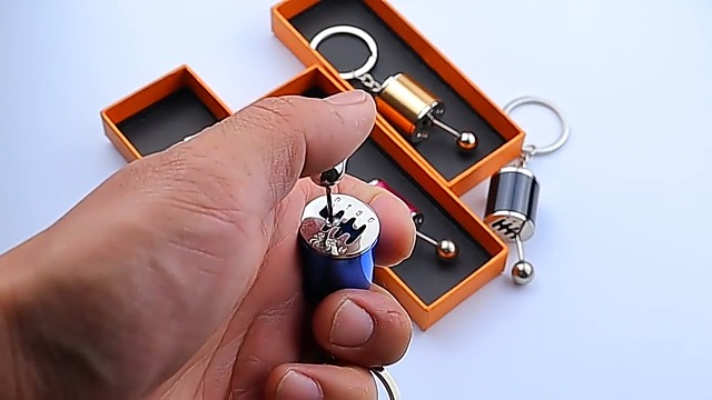 マビックカーのキーホルダー 4MYL Auto Part Model Gear Box Shifter Keychain - 6-Speed Manual