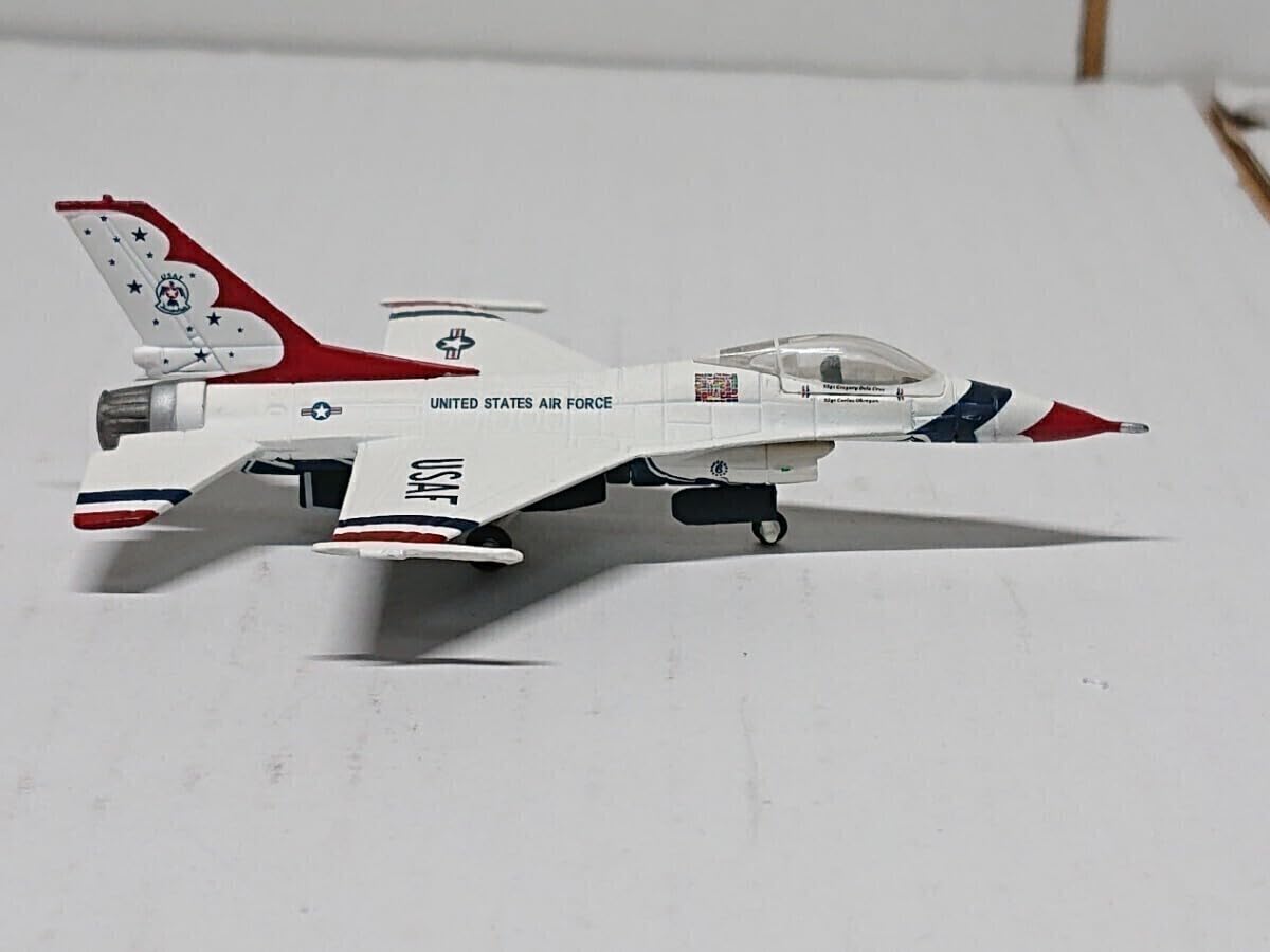 Amazon.co.jp: 1/200 ヘルパ F-16C アメリカ空軍 サンダーバーズ
