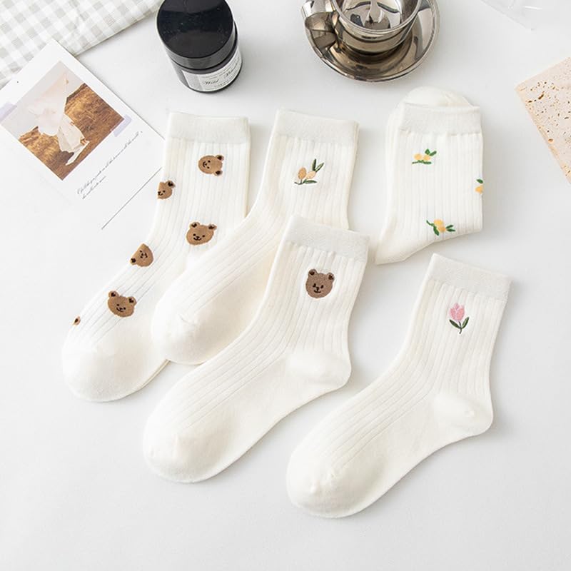 Image of 5 Pair Cute White Ruffle Ankle Socks - Women's Cottagecore Floral Crew Socks in Japanese Aesthetic Cotton