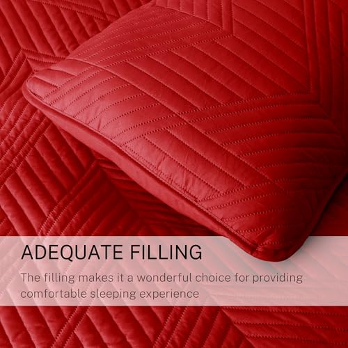 Exclusivo Mezcla California King Quilt Bedding Set, Lightweight Red Oversized King Bedspreads Soft Modern Geometric Coverlet Set for All Seasons (1 Quilt and 2 Pillow Shams)