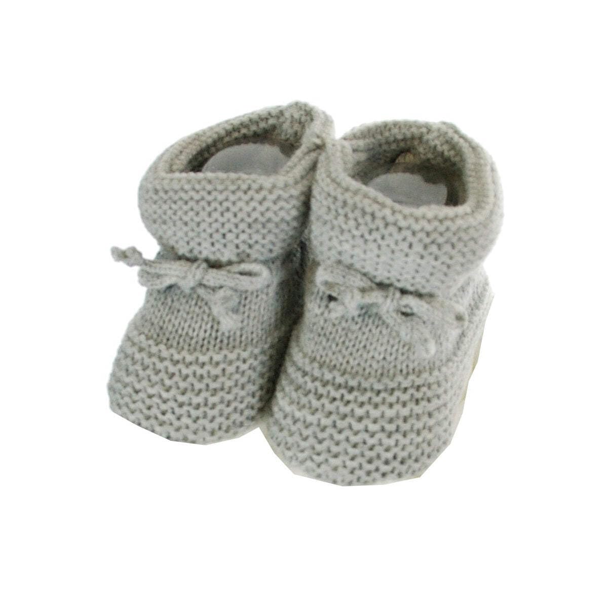 Große Windeltorte mit Babybooties grün neutral / 59-teilig / 3-stöckig