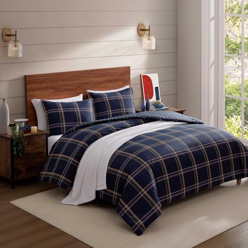 Tommy Hilfiger - Queen Size Comforter Set with Matching Shams by Tommy Hilfiger - Used condition - Image 3