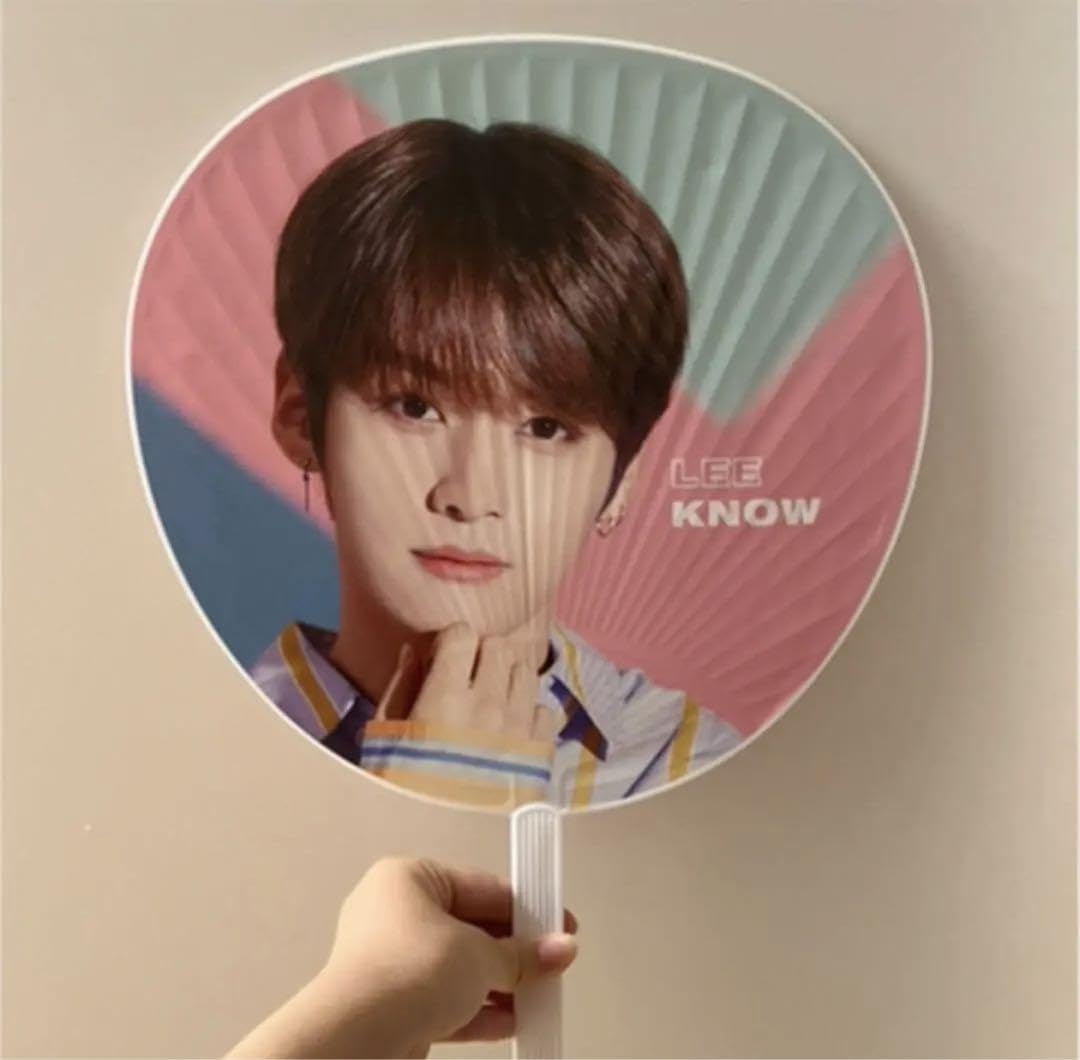 Amazon.co.jp: スキズ straykidsリノ leeknow うちわ : ホーム＆キッチン