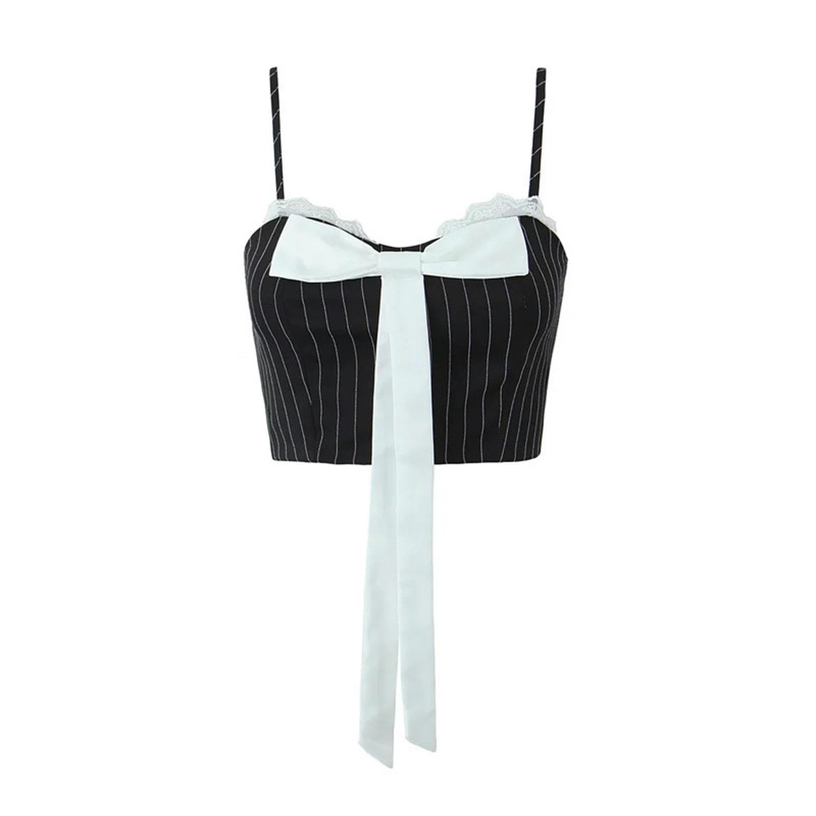 Haut rayé et mini-jupe ajustable : la solution anti-chaleur au style dentelle unique