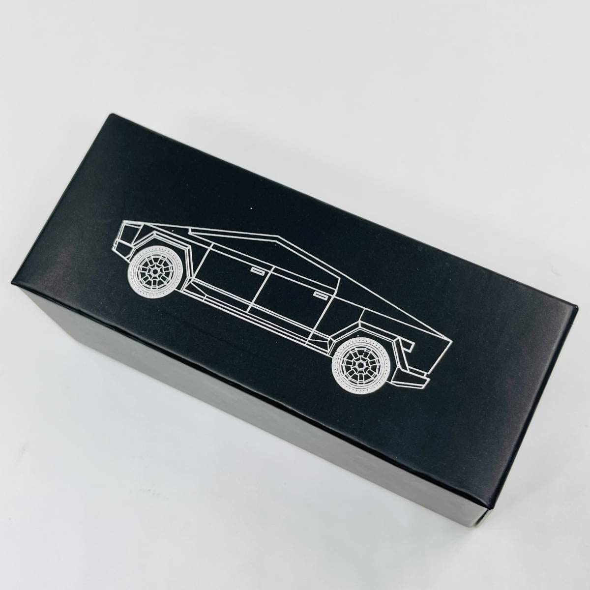 Amazon | テスラ サイバートラック Tesla Cybertruck 1/64 日本未発売
