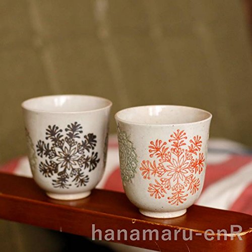 Amazon｜波佐見焼 湯呑み ペアセット 勲山窯 幾何花紋 | 夫婦湯呑み ゆ