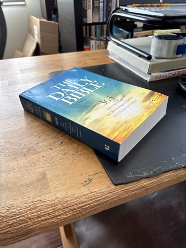 The Daily Bible 365 Daily Readings NIV Large Print