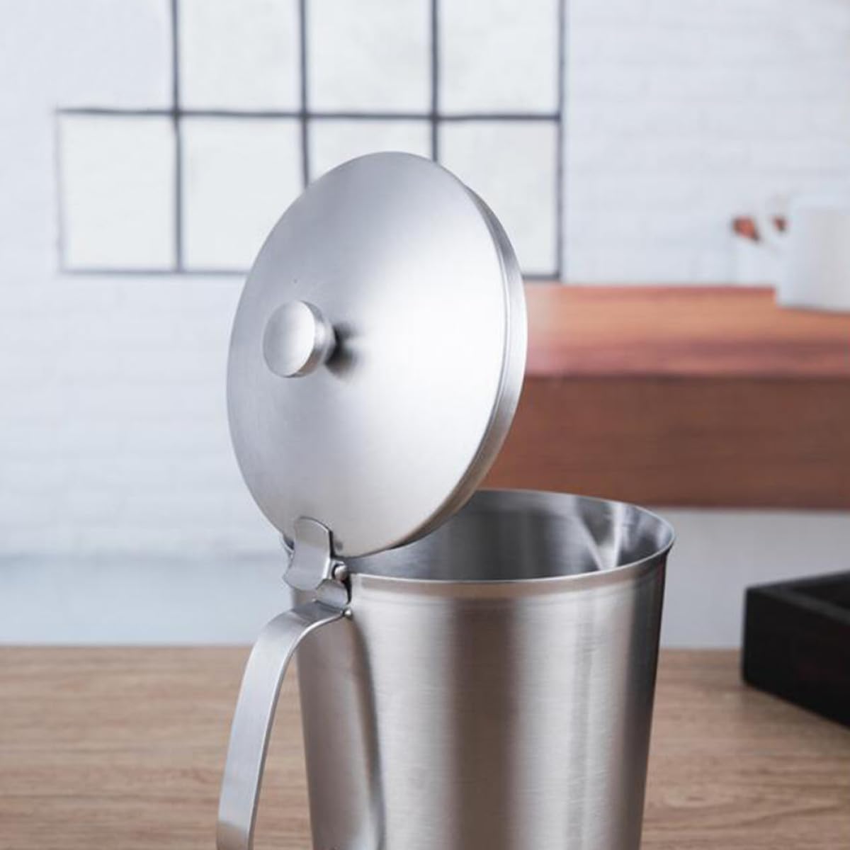 Misurino in Acciaio Inox con Coperchio Contenitore Latte e Caffè con Scala Graduata Antiruggine e Impiego Professionale per Latte Tè e Cappuccino