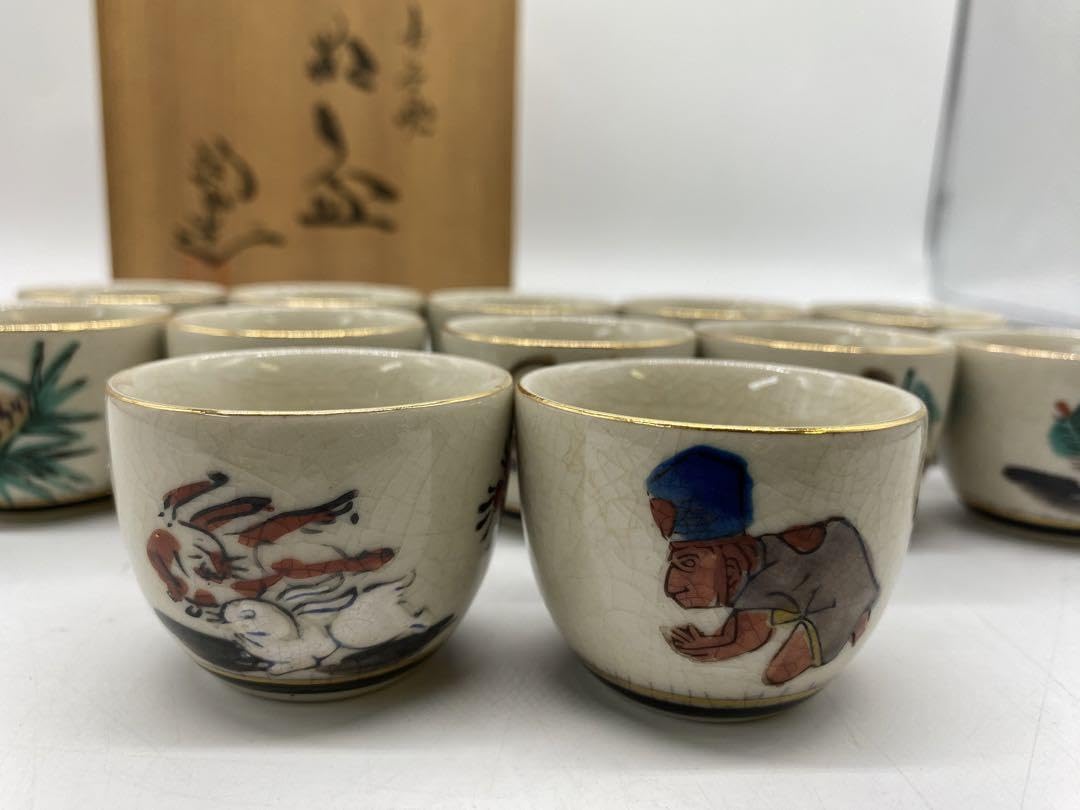 Amazon.co.jp: 九谷焼 陶山 組盃 盃 お猪口 干支 12客セット 色絵 木箱