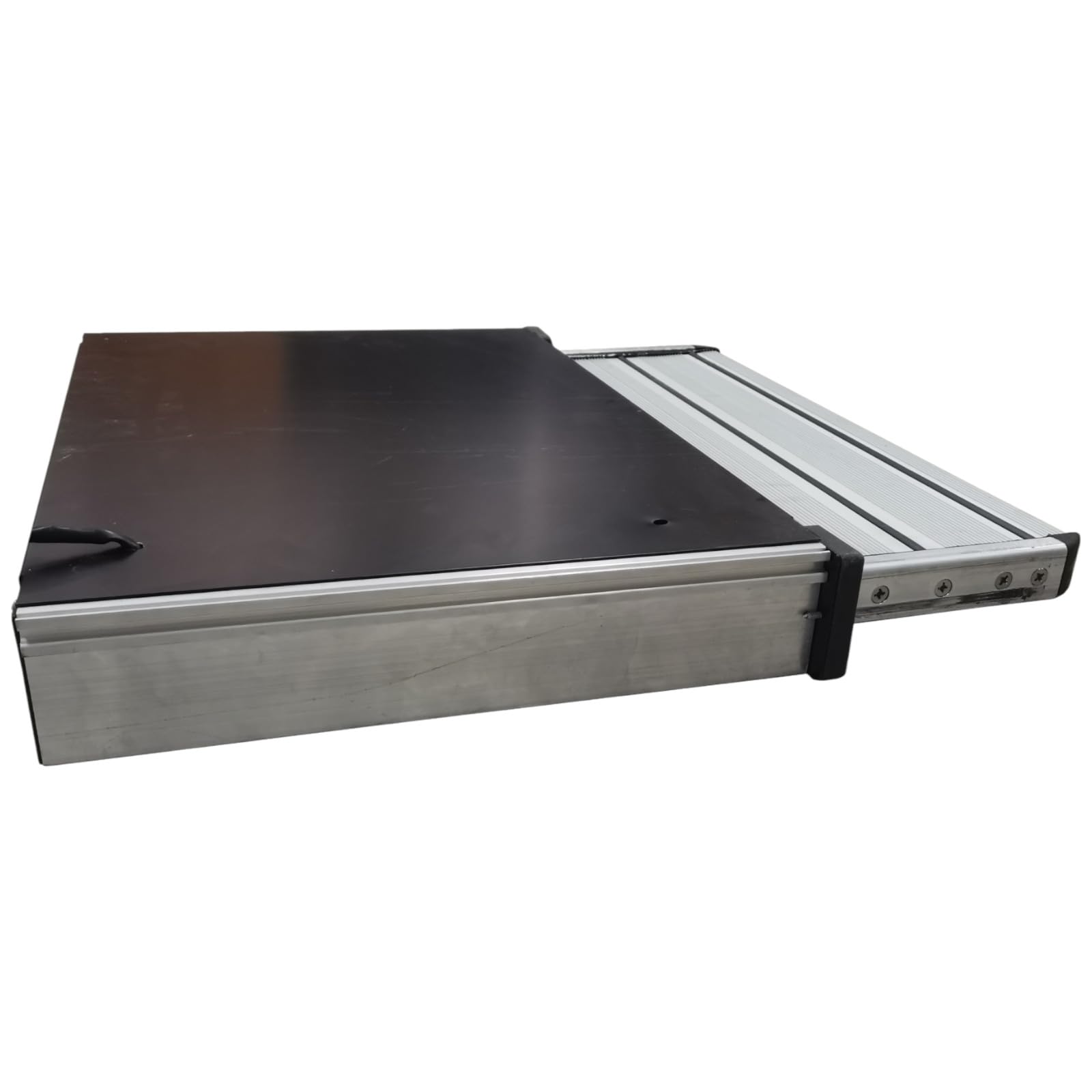 SWISS OUTDOOR Kassettentrittstufe elektrisch 12V – Einstiegshilfe Wohnmobil Van Camper – Aluminiumtritt 600 mm – Unterflur-Montage – automatisch ausfahrbar – rutschfest & belastbar bis 200 kg