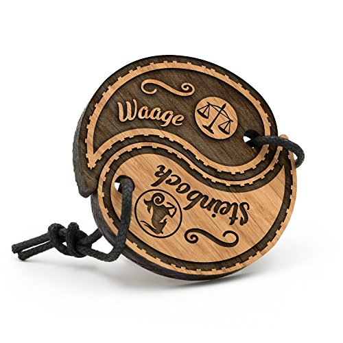 Preisvergleich Produktbild Fashionalarm Partner Schlüsselanhänger Yin Yang Waage - Steinbock aus Holz mit Gravur / Geburtstag Geschenk Idee Paare Sternzeichen Horoskop