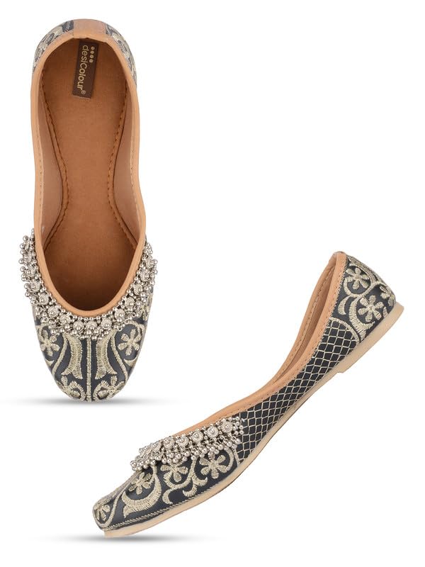Image of Flat Footwear /Mojari /Punjabi Jutti /Bellies for Women - Embroidered Gungroo