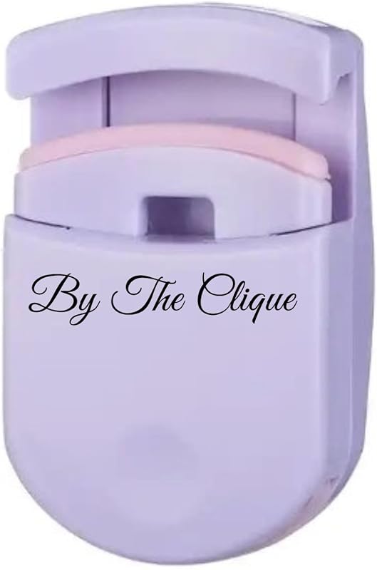Curvador de cílios portátil By The Clique Lilac Purple com almofada de silicone macio