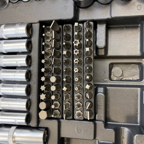 Estuche de herramientas completo de 226 piezas, incluye carracas, llaves de vaso, puntas imantadas tipo torx, allen, planas y phillips. Incluye Articulaciones universales y maletín de ordenación.