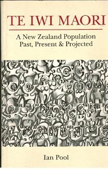 Paperback Te Iwi Maori: A New Zealand Population, Past, Present and Projected Book