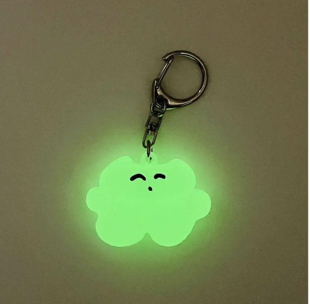 Amazon.co.jp: カネコアヤノ ねこ蓄光キーホルダー : おもちゃ