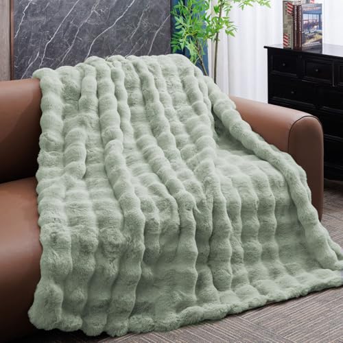 Opulapel Sage Green Faux Fur Blanket for Couch Fluffy Fuzzy Plush Twin Bed Blankets for Adults Cute Ultra Soft Throw for Gift, 60 * 80 Inches 900GSM