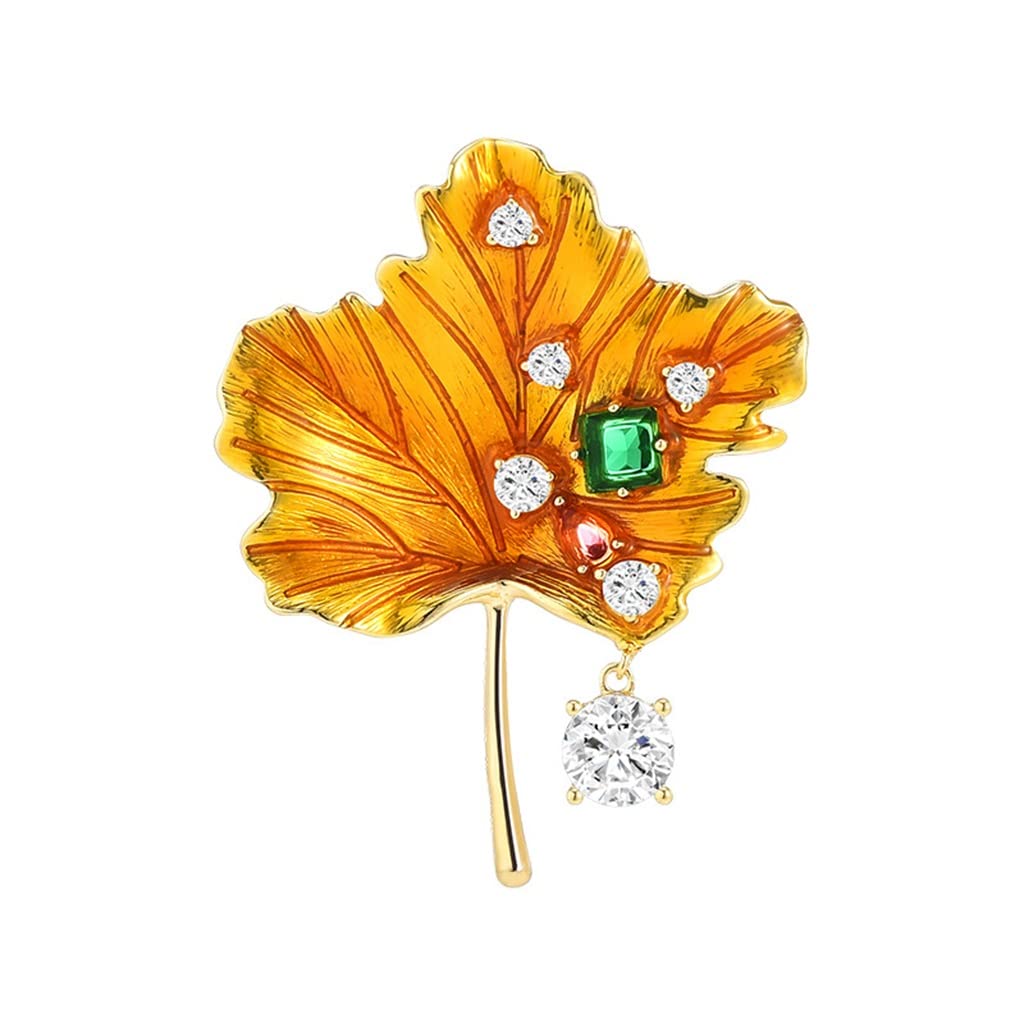 Broche feuille d'érable évidée en métal doré pour sublimer un blazer