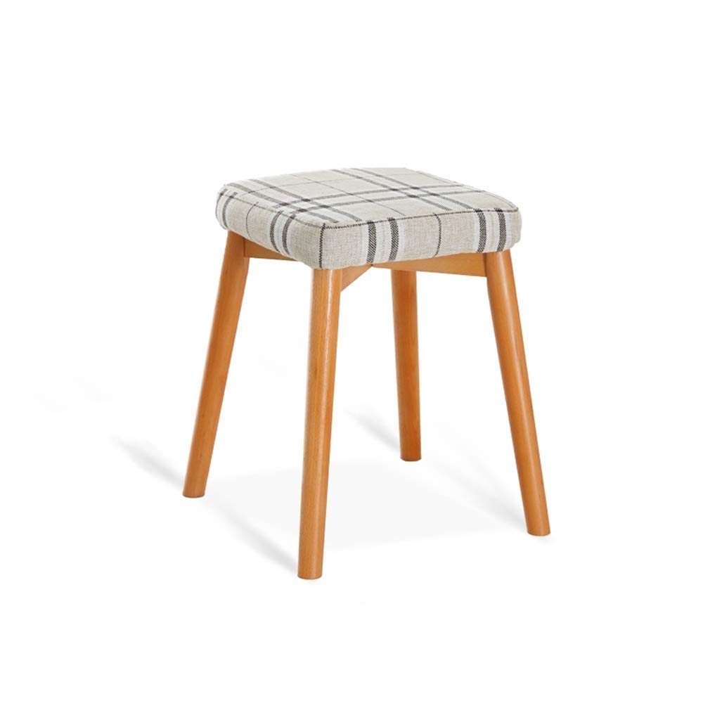 Tabouret de maquillage en bois pour créer un coin coiffeuse cocooning dans la chambre