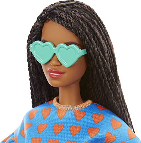 Barbie GRB63 - Fashionistas Puppe (schwarzhaarig) mit Zubehör, im Outfit mit Herz-Muster und Schuhen, für Kinder von 3… – Bild 5