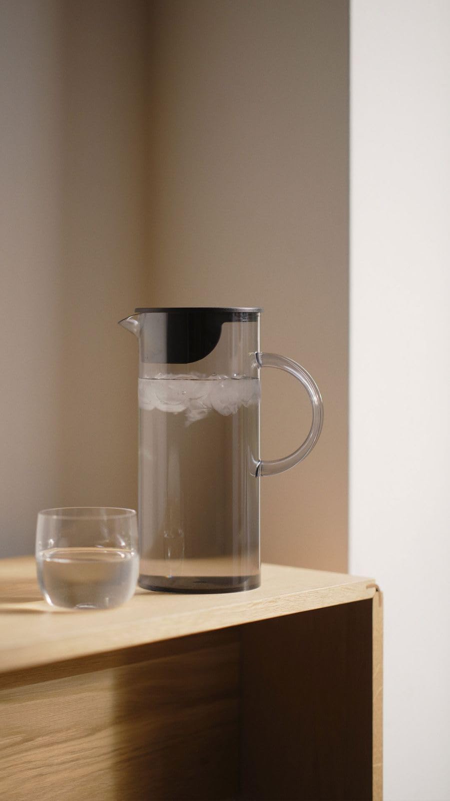 Stelton Jarra de agua EM jarra con tapa 1,5 l humo