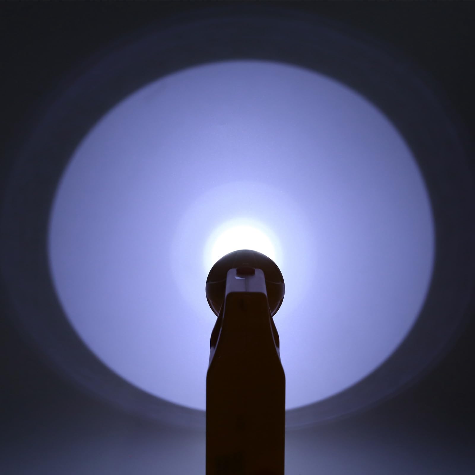 Torcia Solare LED Ricaricabile Impermeabile Multifunzione per Campeggio Ed Emergenza 6000mAh Materiale ABS