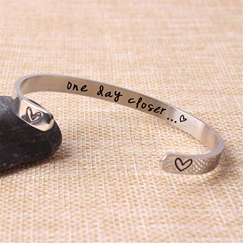 Jvvsci One Day Closer Cuff Bracelet, Long Distance Love for Army Wife, Military Girlfriend, Deployment Gift For Her Countdown LDR Love2