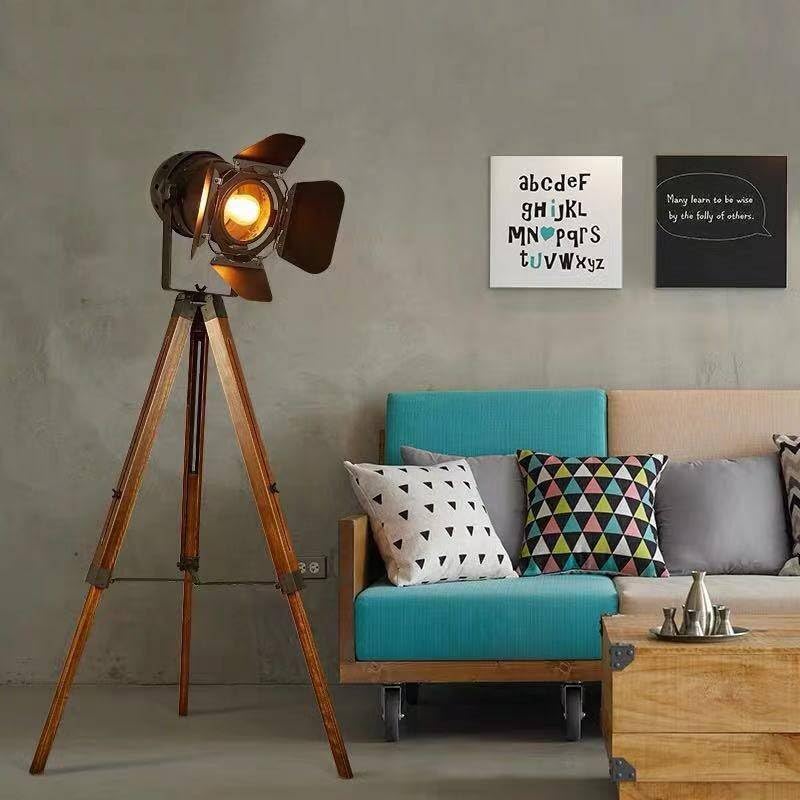 BARCELONA LED Lampe sur pied trépied noire et bois réglable, hauteur ajustable, lumière orientable, style moderne et vintage industriel, idéale pour salon, chambre, bureau, escalier, restaurant