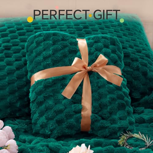 Image of BEDELITE Fluffy King Size Comforter Set - Dark Green Fleece Soft Comforter for King Size Bed, Luxury Warm Bedding Set for Winter, Fuzzy Bed Set 3 Pieces (1 Comforter, 2 Pillowcases)