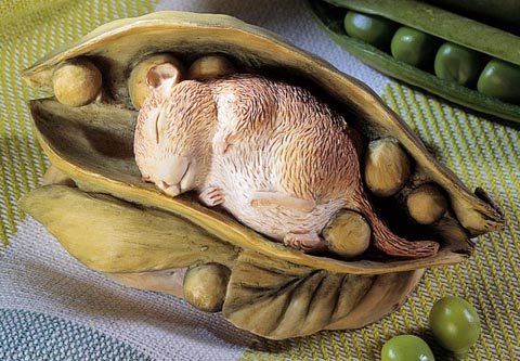 Beatrix Potter Miniature Figurine - Timmy Willie in Pea Pod (643920)