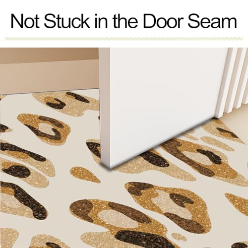 Tapis motif léopard antidérapant : finis les sols mouillés dans votre entrée