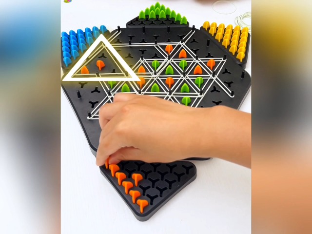 Gioco A Triangolo A Catena | Gioco Da Tavolo Con Peg | Chain Triangle Game | Gioco Triggle | Gioco Triggle Elastico | Gioco Da Tavolo Di Strategia Gioco Interattivo Per La
