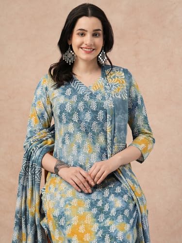 Image of GoSriKi Women's Cotton Blend Straight Printed Kurta with Pant & Dupatta