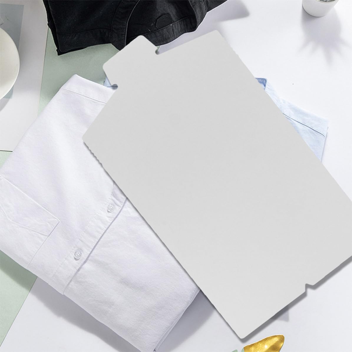 50 Stück Hemdenfaltbrett aus Papier T-shirt Papierfutter zum Ordnen und Falten von Kleidung Stabile Pappe für Haushalt und Wäsche Maße 22x36cm